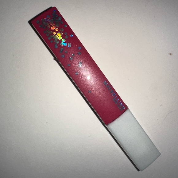 SuperStay Matte Ink Liquid Lipstick gives you a flawless matte finish… shade 390 - Picture 3 of 7